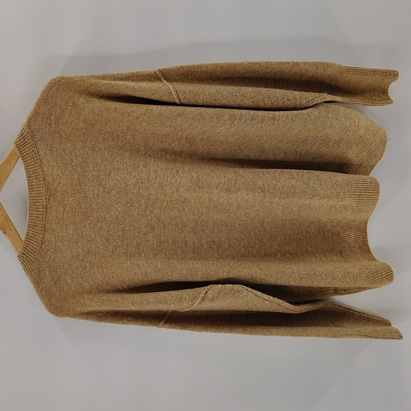 Vince Camuto Tan Pullover Sweater Size Large Relaxed Fit Long Sleeve Middle Seam - Picture 6 of 7